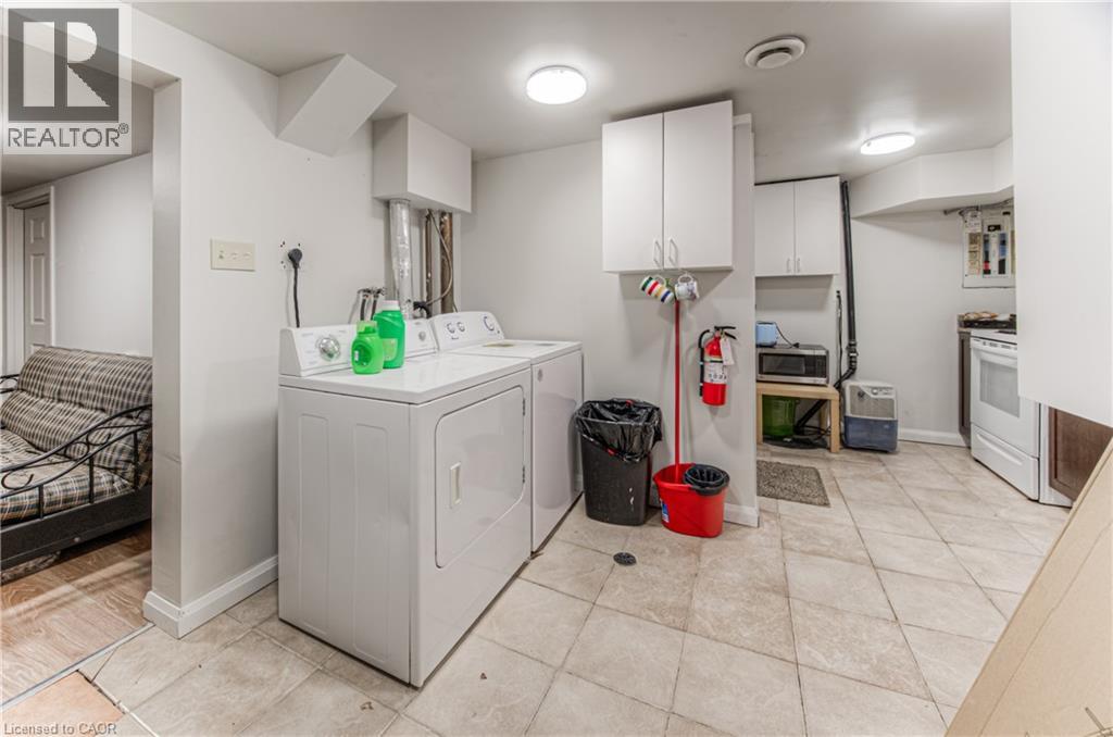 Photo 4 of 42 Cardill Crescent, Waterloo ON