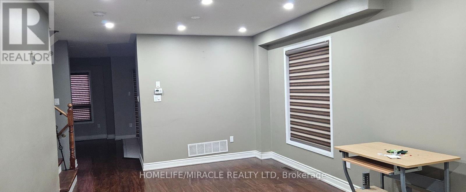 Photo 5 of 59 Luella Crescent, Brampton ON