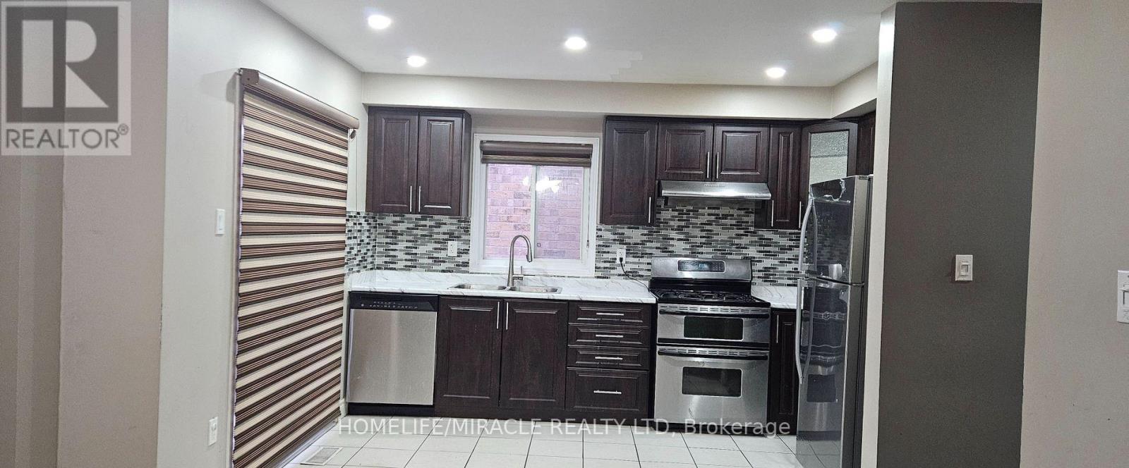 Photo 3 of 59 Luella Crescent, Brampton ON