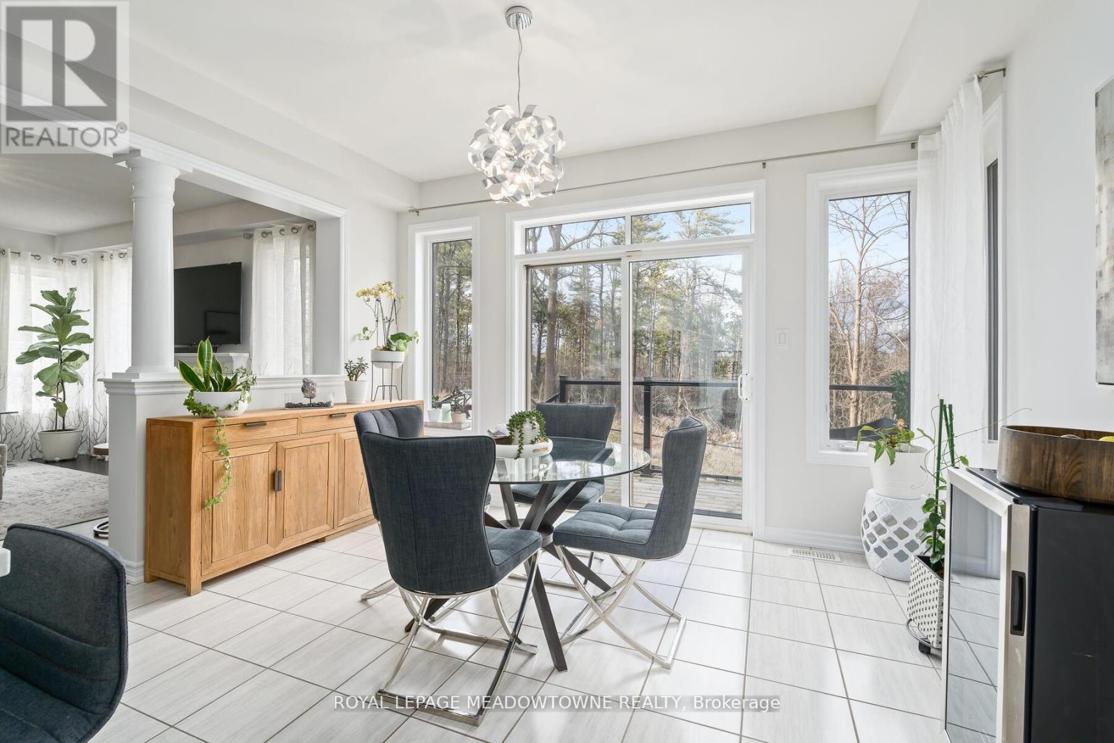Photo 45 of 121 Upper Canada Court, Halton Hills ON
