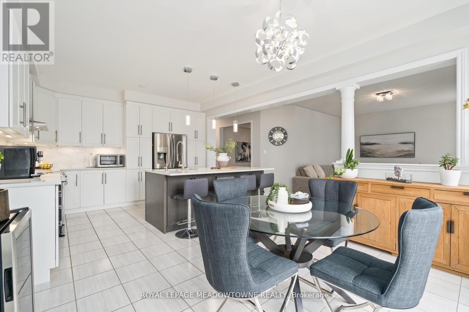 Photo 26 of 121 Upper Canada Court, Halton Hills ON