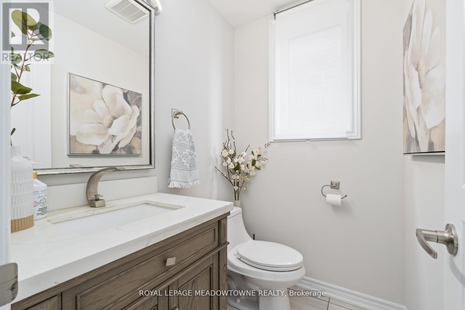 Photo 34 of 121 Upper Canada Court, Halton Hills ON
