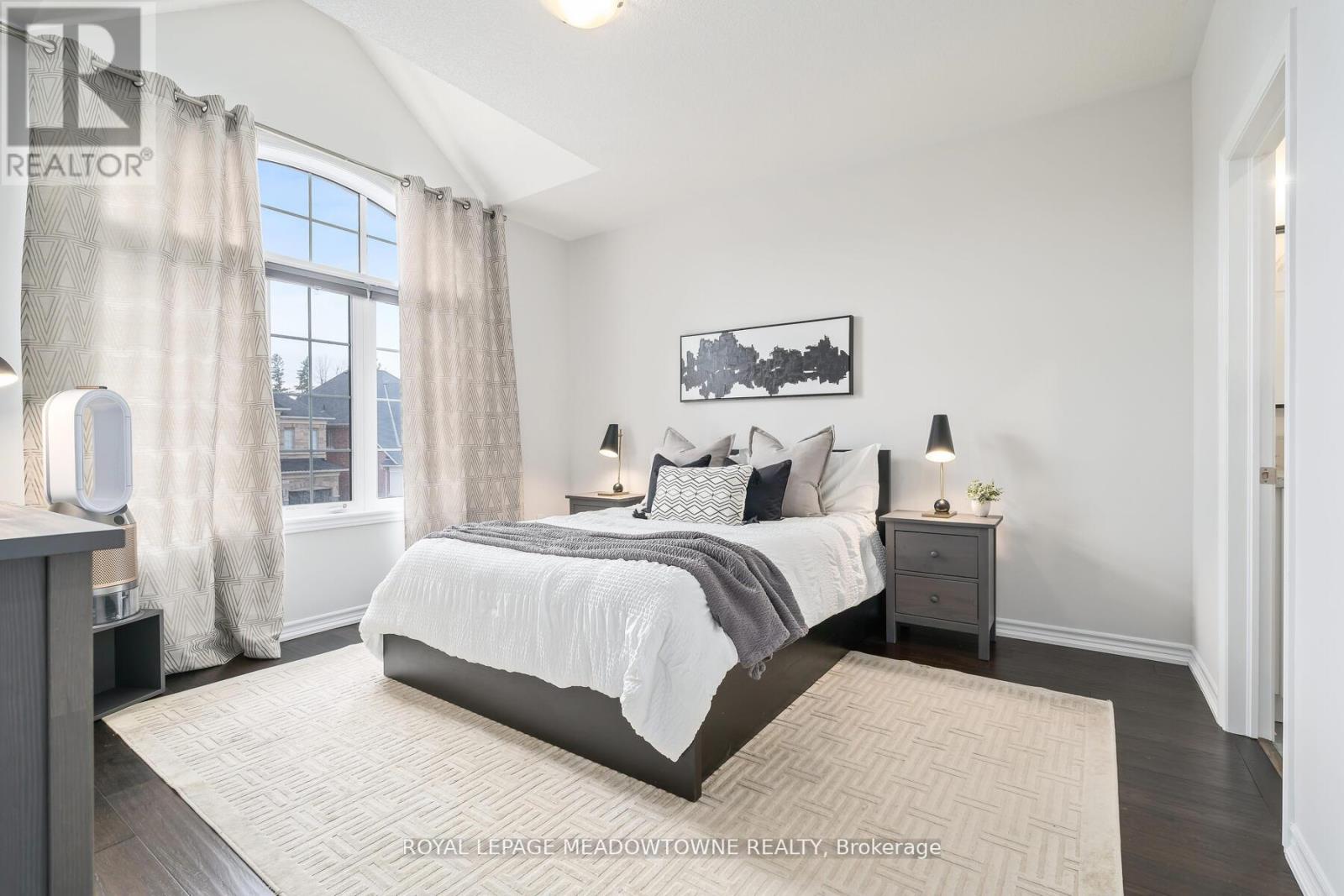 Photo 31 of 121 Upper Canada Court, Halton Hills ON