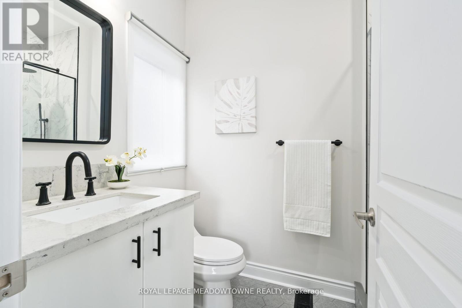 Photo 14 of 121 Upper Canada Court, Halton Hills ON