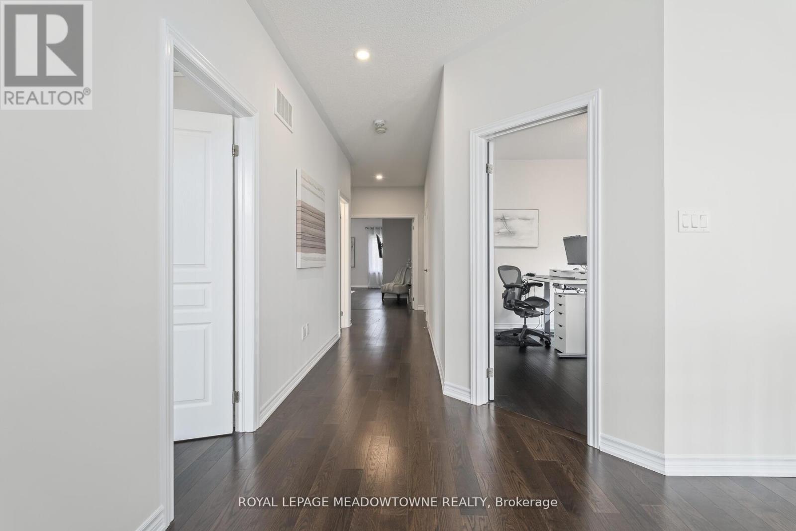Photo 6 of 121 Upper Canada Court, Halton Hills ON