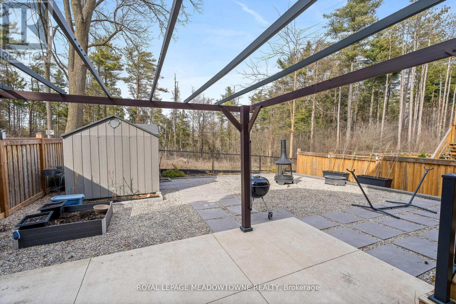 Photo 40 of 121 Upper Canada Court, Halton Hills ON