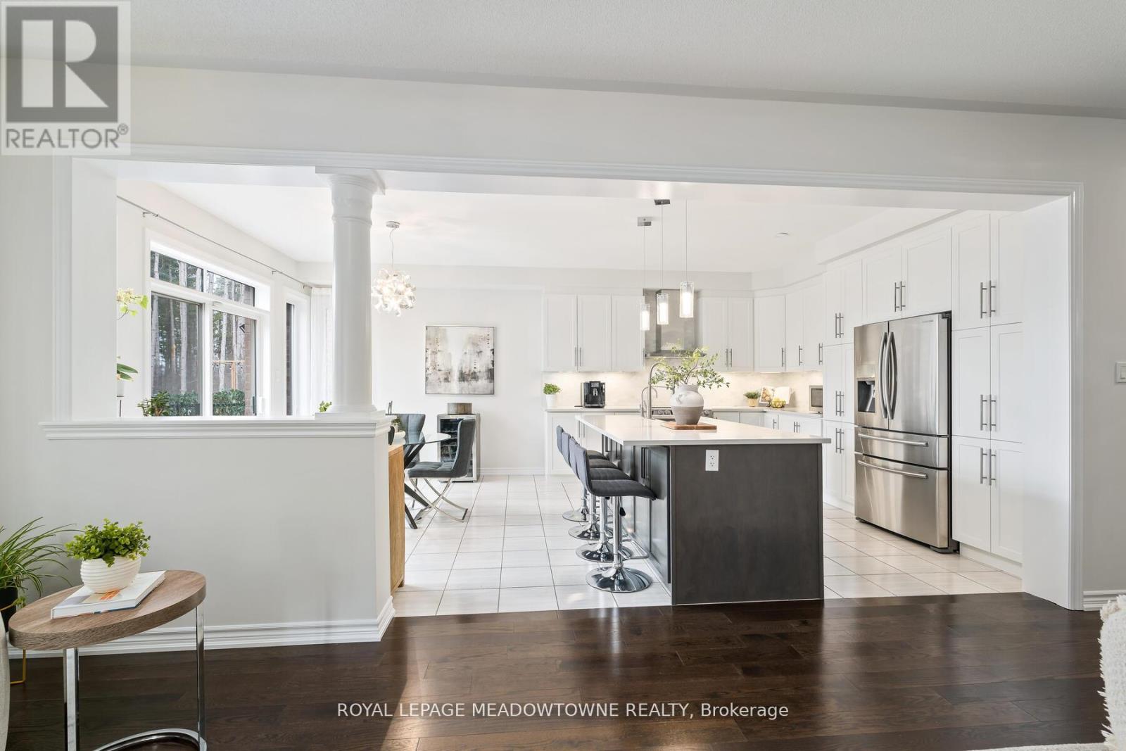 Photo 15 of 121 Upper Canada Court, Halton Hills ON