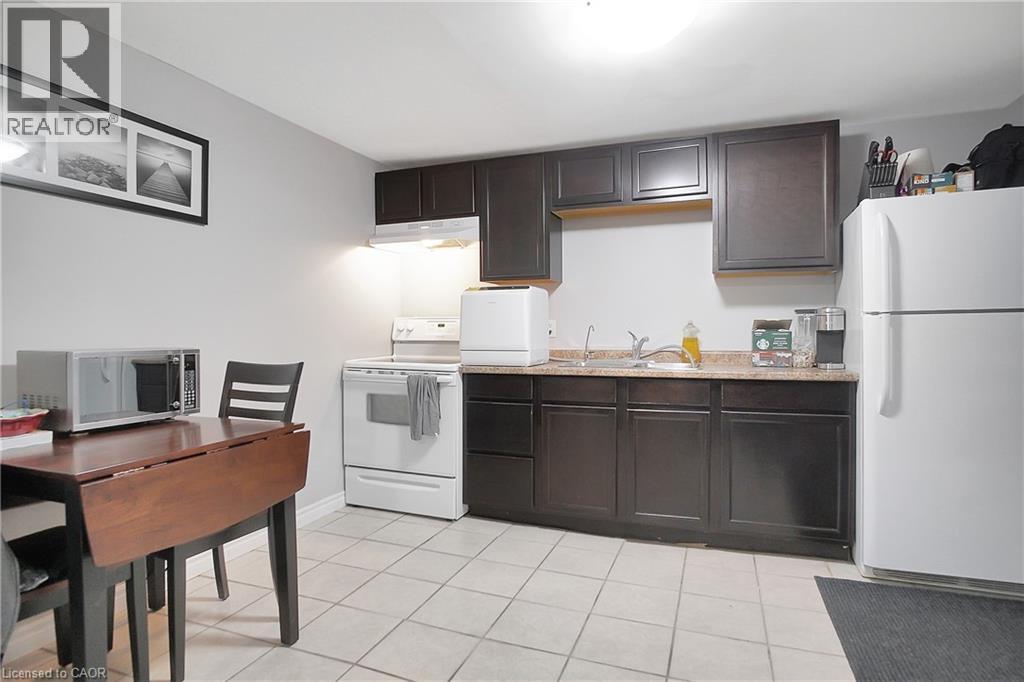 Photo 16 of 17 Shaw Avenue W, Cambridge ON