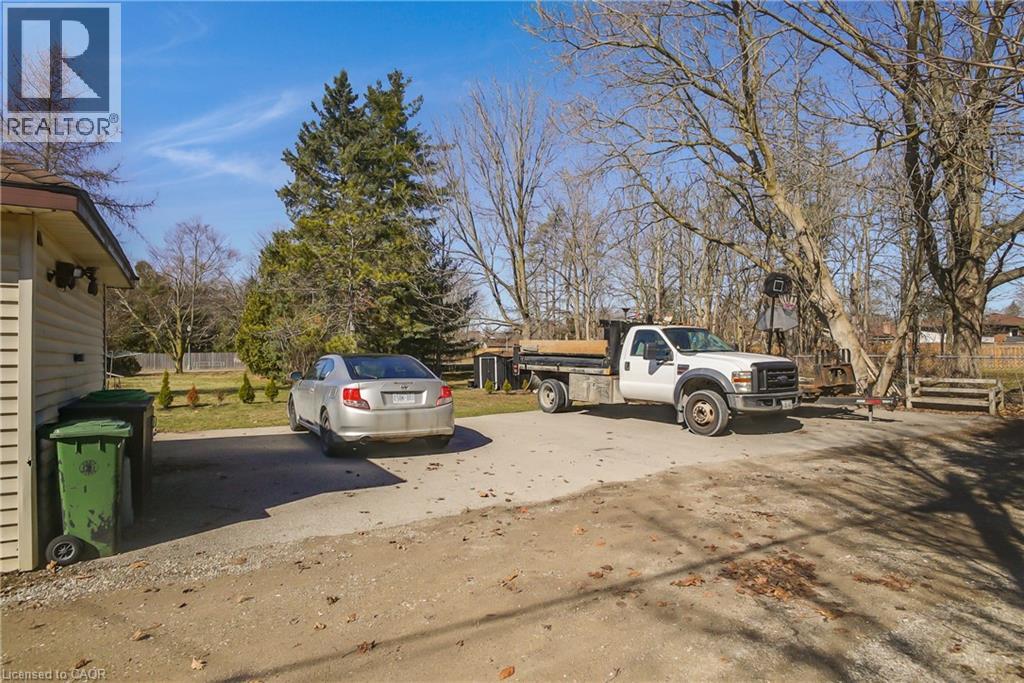 Photo 2 of 17 Shaw Avenue W, Cambridge ON