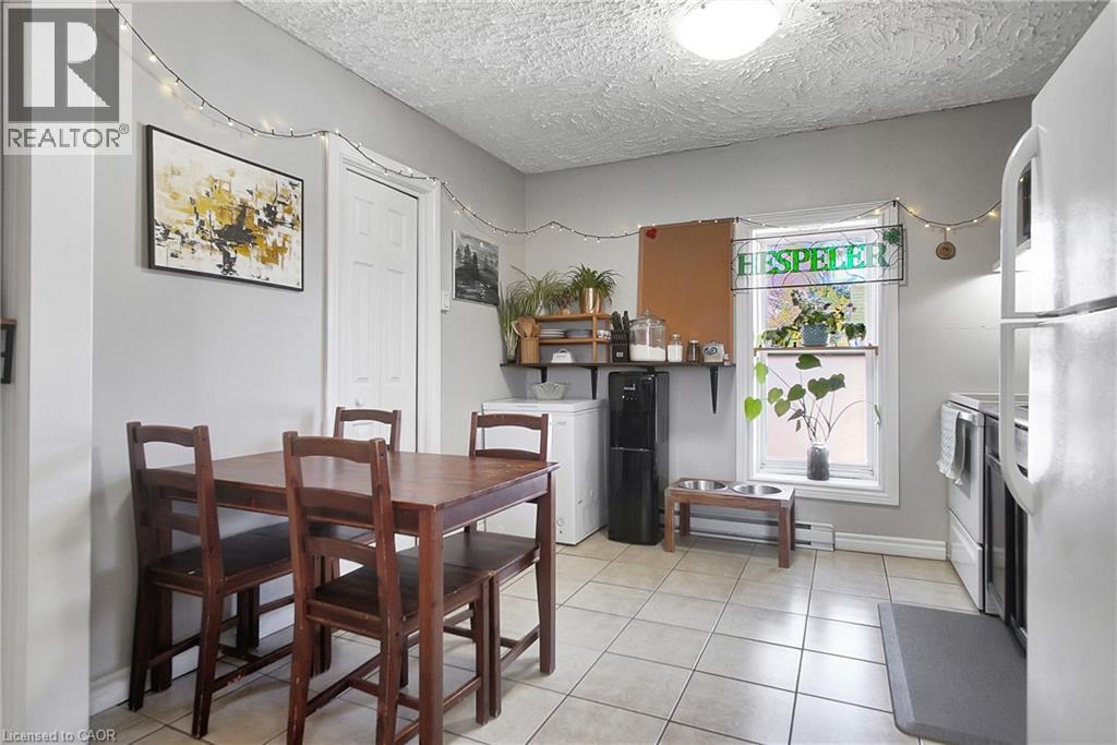 Photo 31 of 17 Shaw Avenue W, Cambridge ON