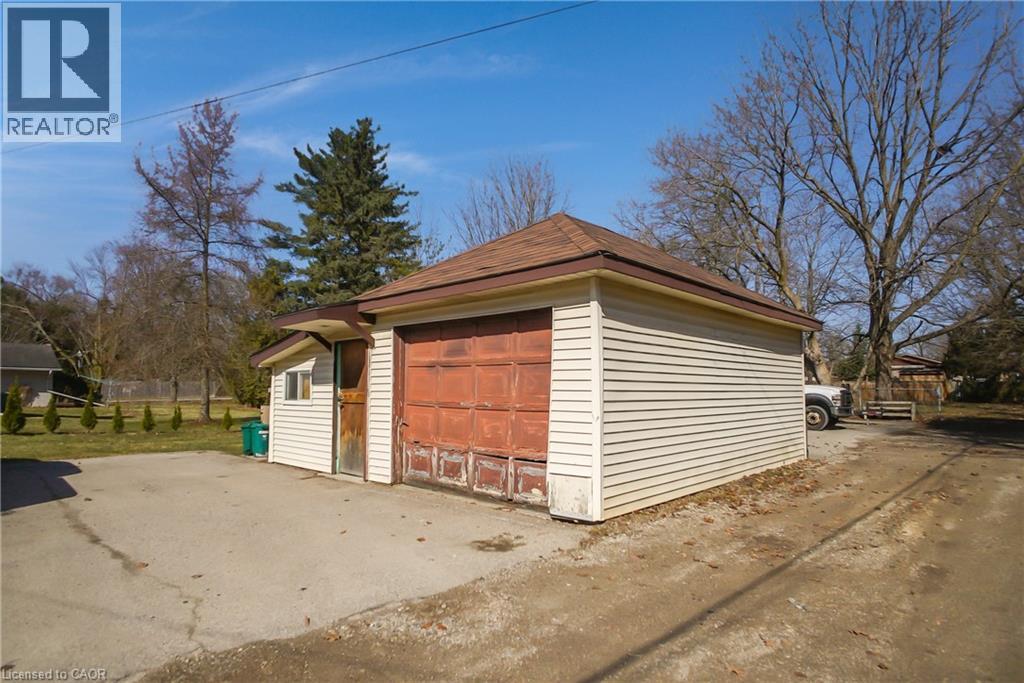 Photo 18 of 17 Shaw Avenue W, Cambridge ON