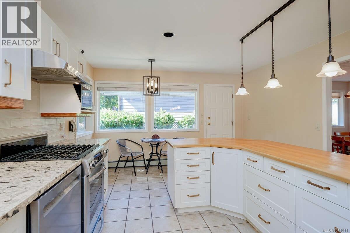 Photo 24 of 1112 Law Pl, Saanich BC