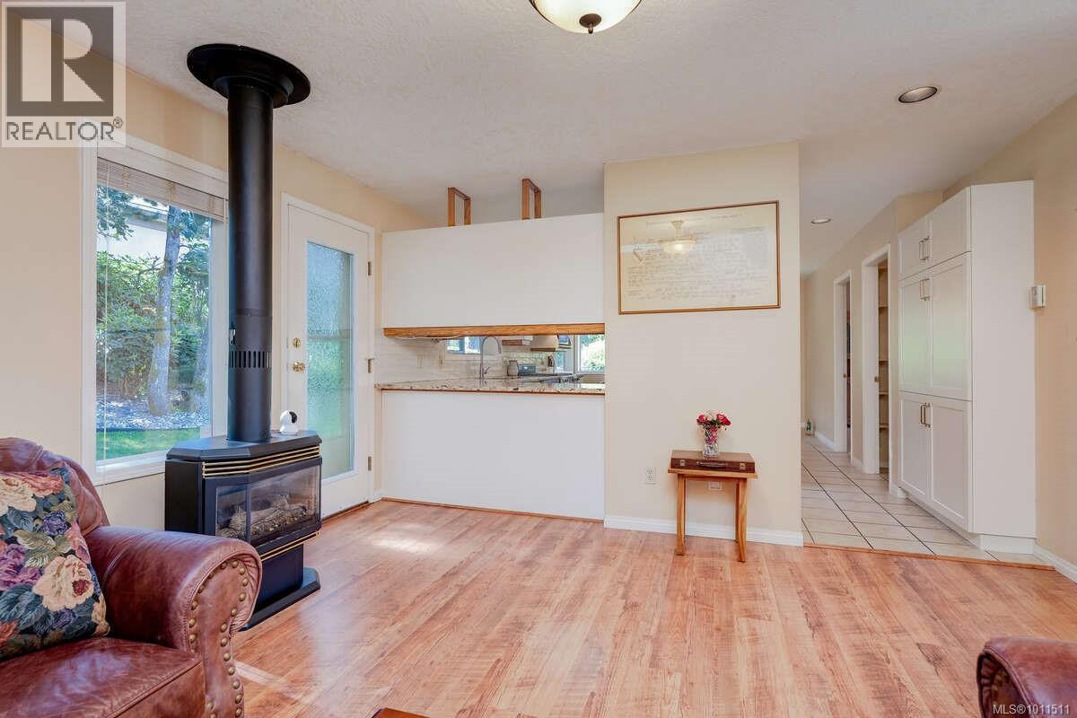 Photo 19 of 1112 Law Pl, Saanich BC