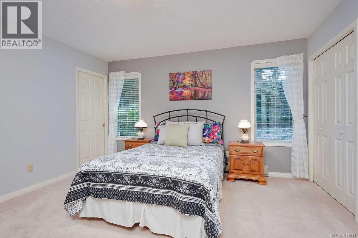 Photo 7 of 1112 Law Pl, Saanich BC