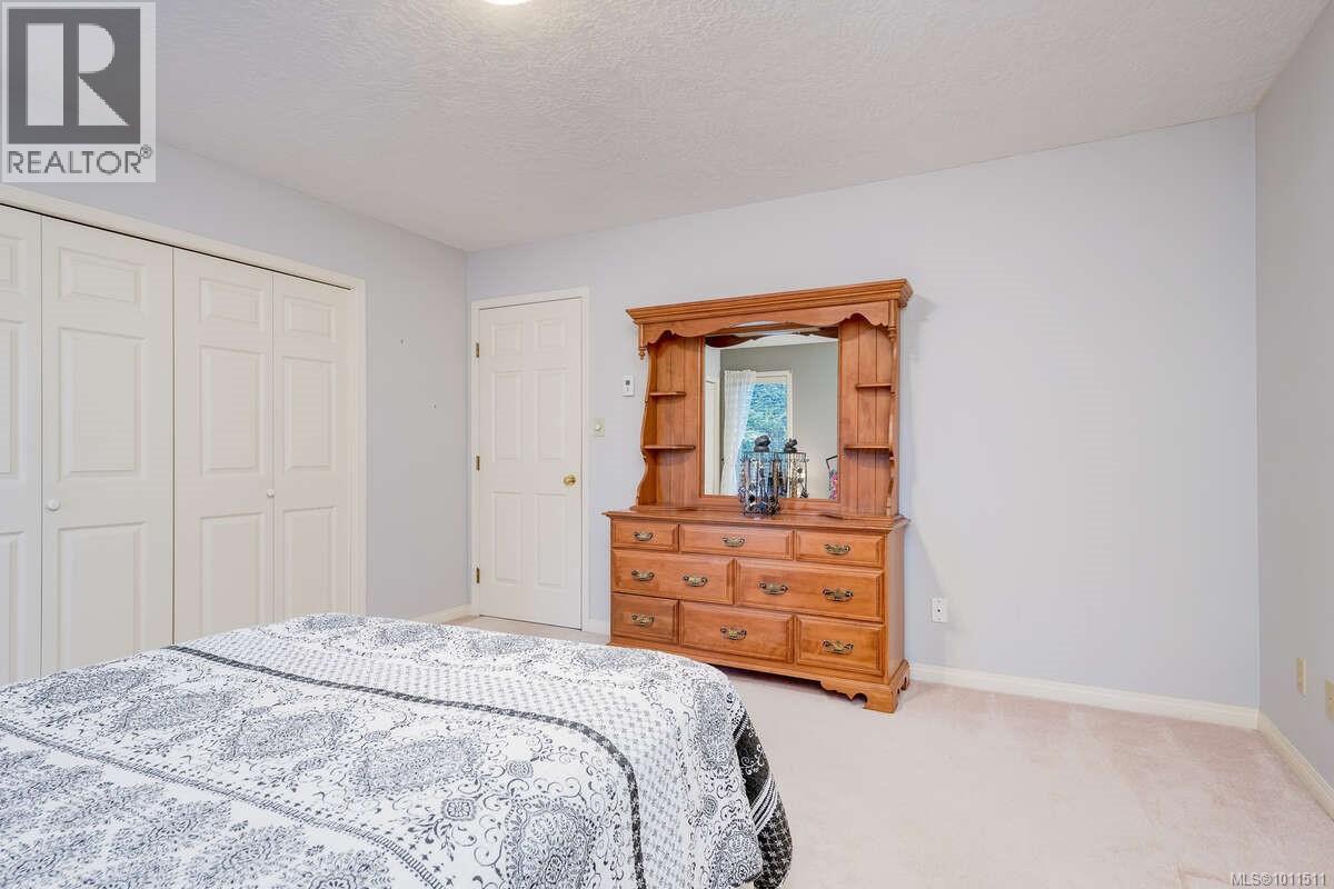 Photo 16 of 1112 Law Pl, Saanich BC