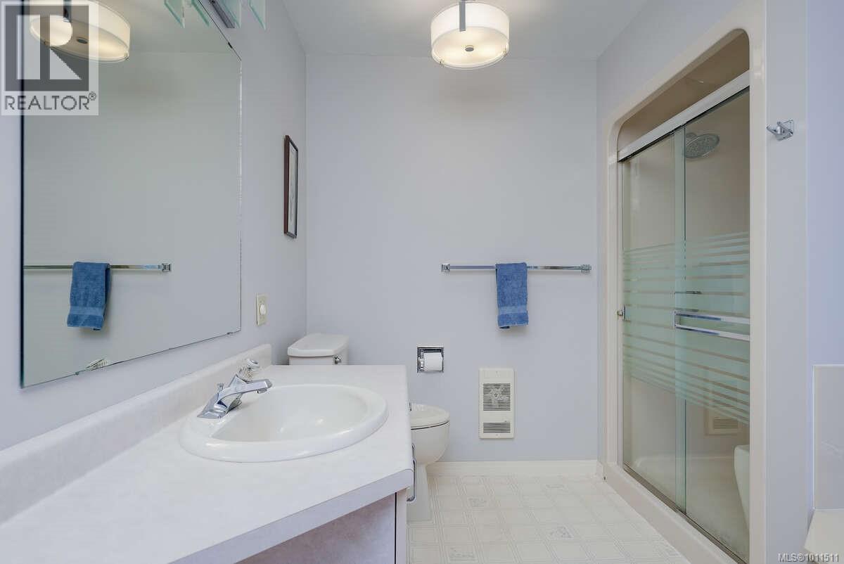 Photo 6 of 1112 Law Pl, Saanich BC
