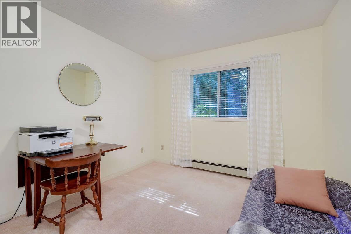 Photo 3 of 1112 Law Pl, Saanich BC