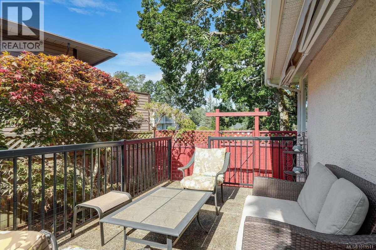 Photo 11 of 1112 Law Pl, Saanich BC
