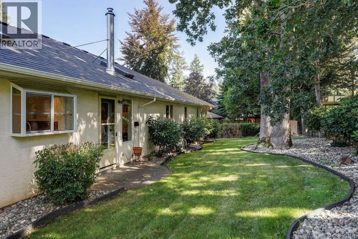 Photo 14 of 1112 Law Pl, Saanich BC