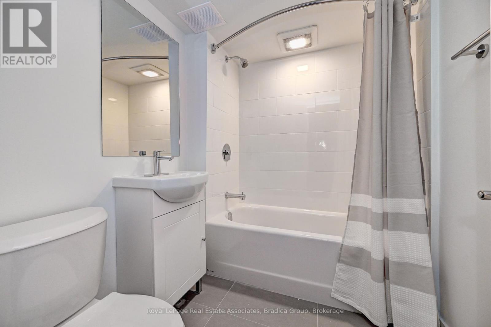 Photo 12 of 354 Southill Drive, Kitchener ON