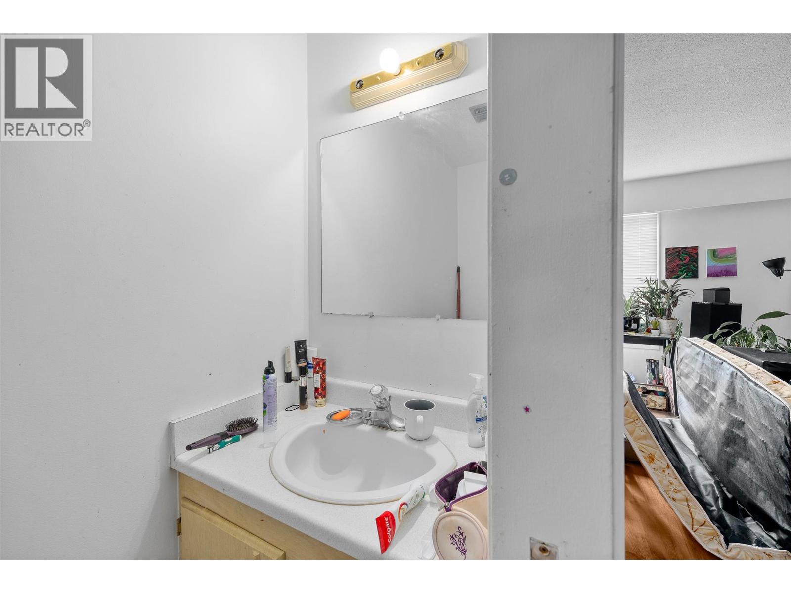 10 1283 Bernard Avenue, Kelowna
