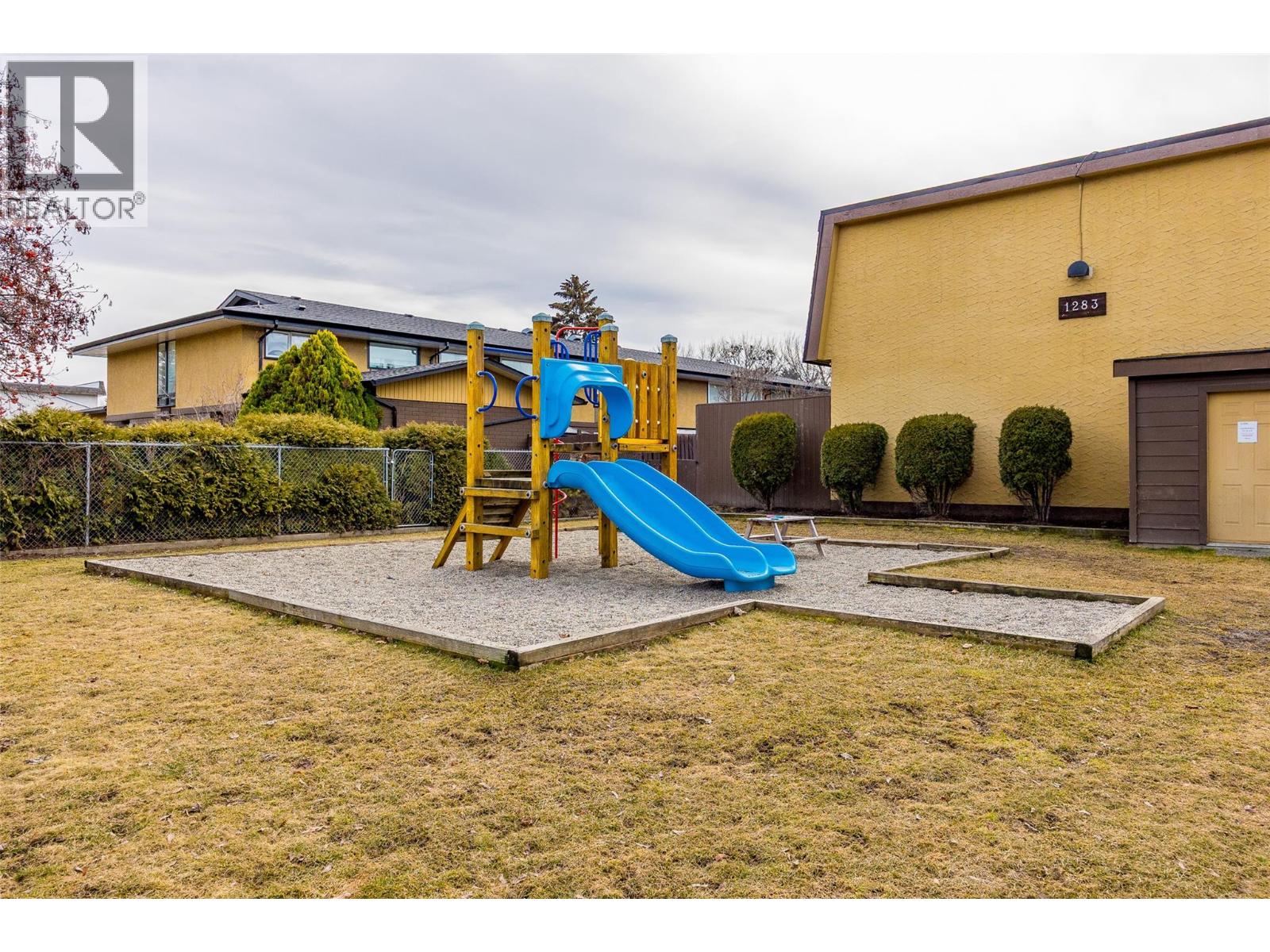 10 1283 Bernard Avenue, Kelowna