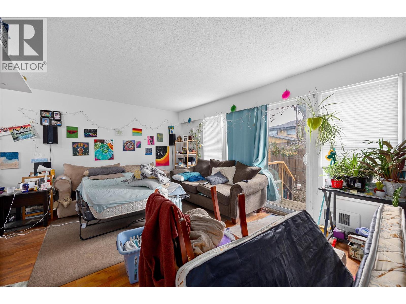 10 1283 Bernard Avenue, Kelowna