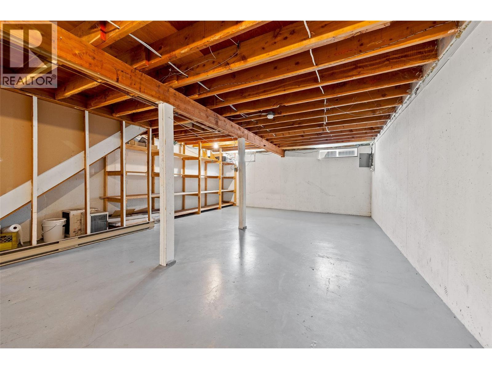 10 1283 Bernard Avenue, Kelowna