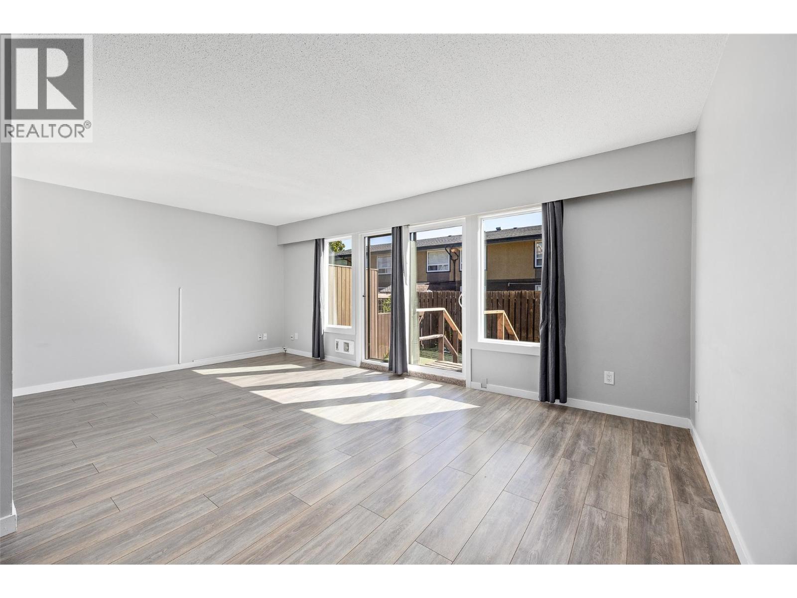 10 1283 Bernard Avenue, Kelowna