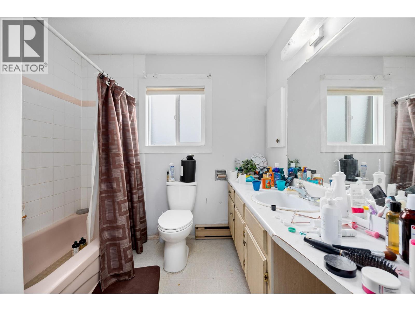 10 1283 Bernard Avenue, Kelowna