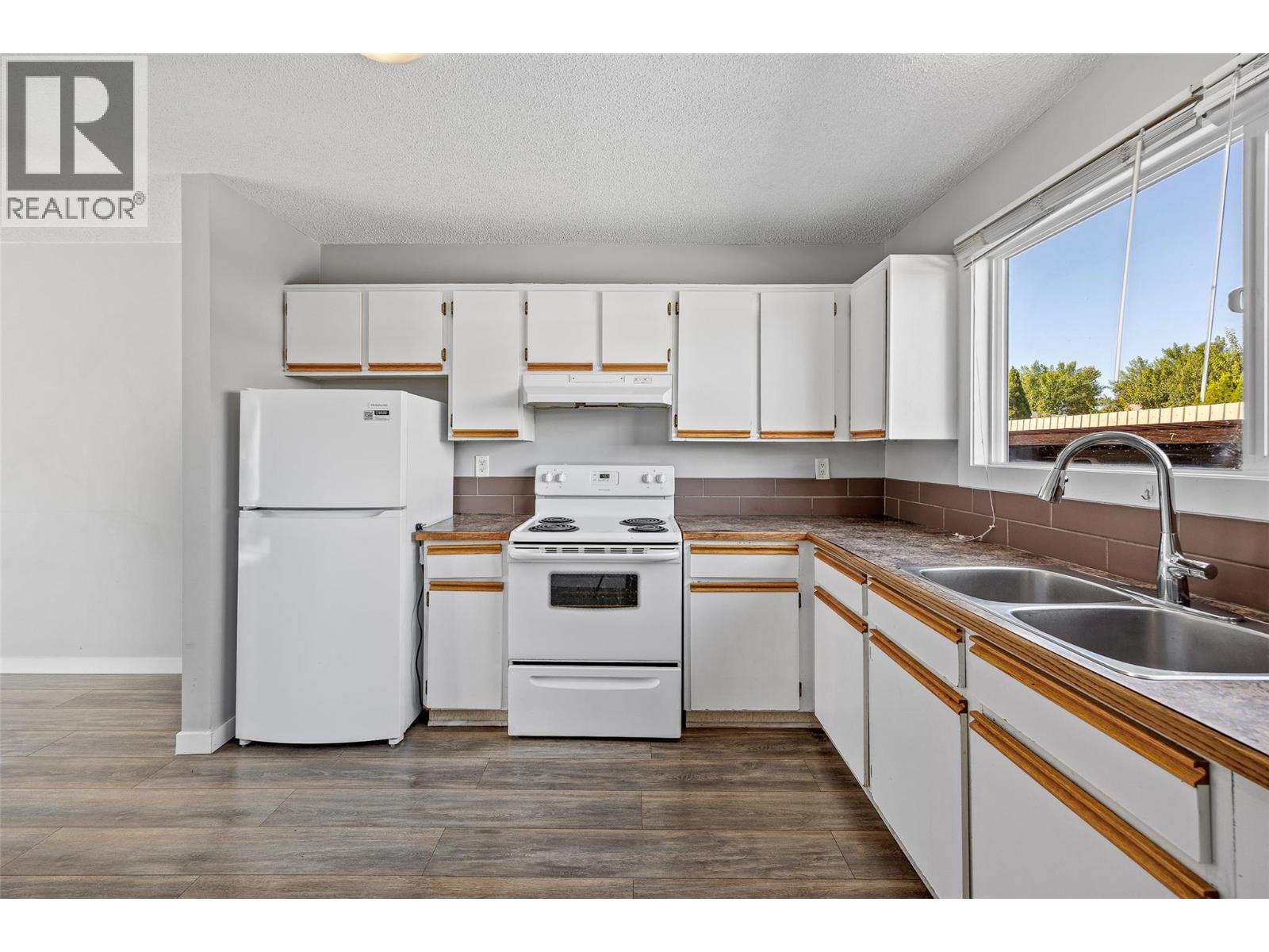 10 1283 Bernard Avenue, Kelowna