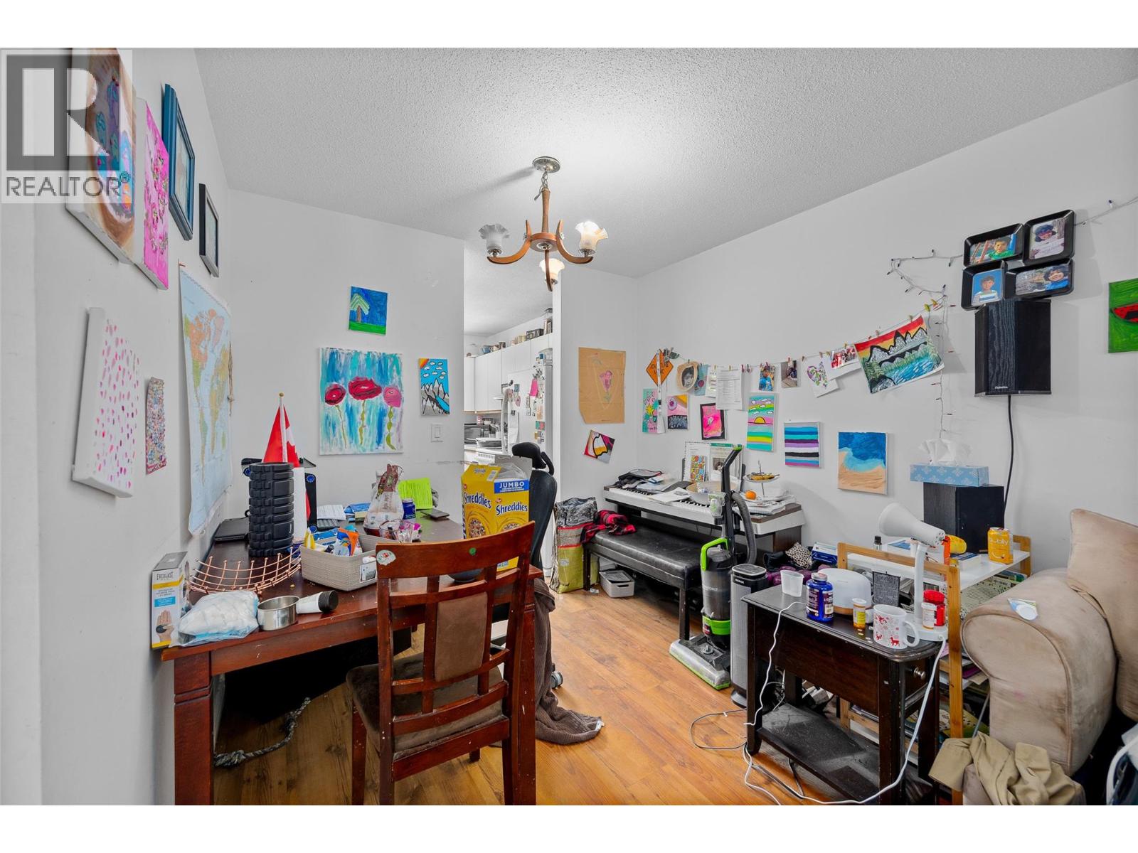 10 1283 Bernard Avenue, Kelowna