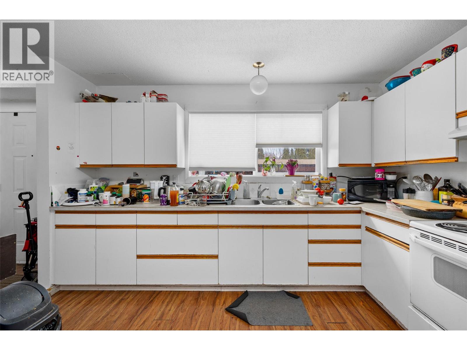 10 1283 Bernard Avenue, Kelowna