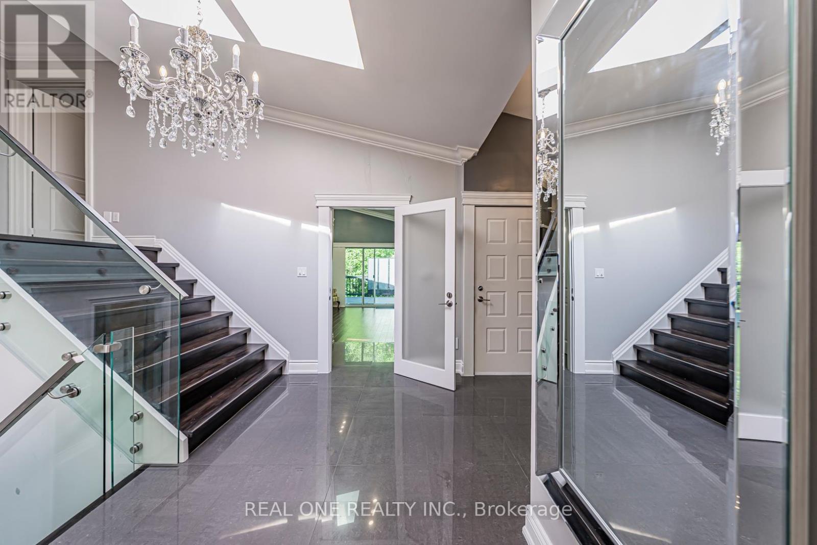 Photo 13 of 1 Manorpark Court S, Toronto ON