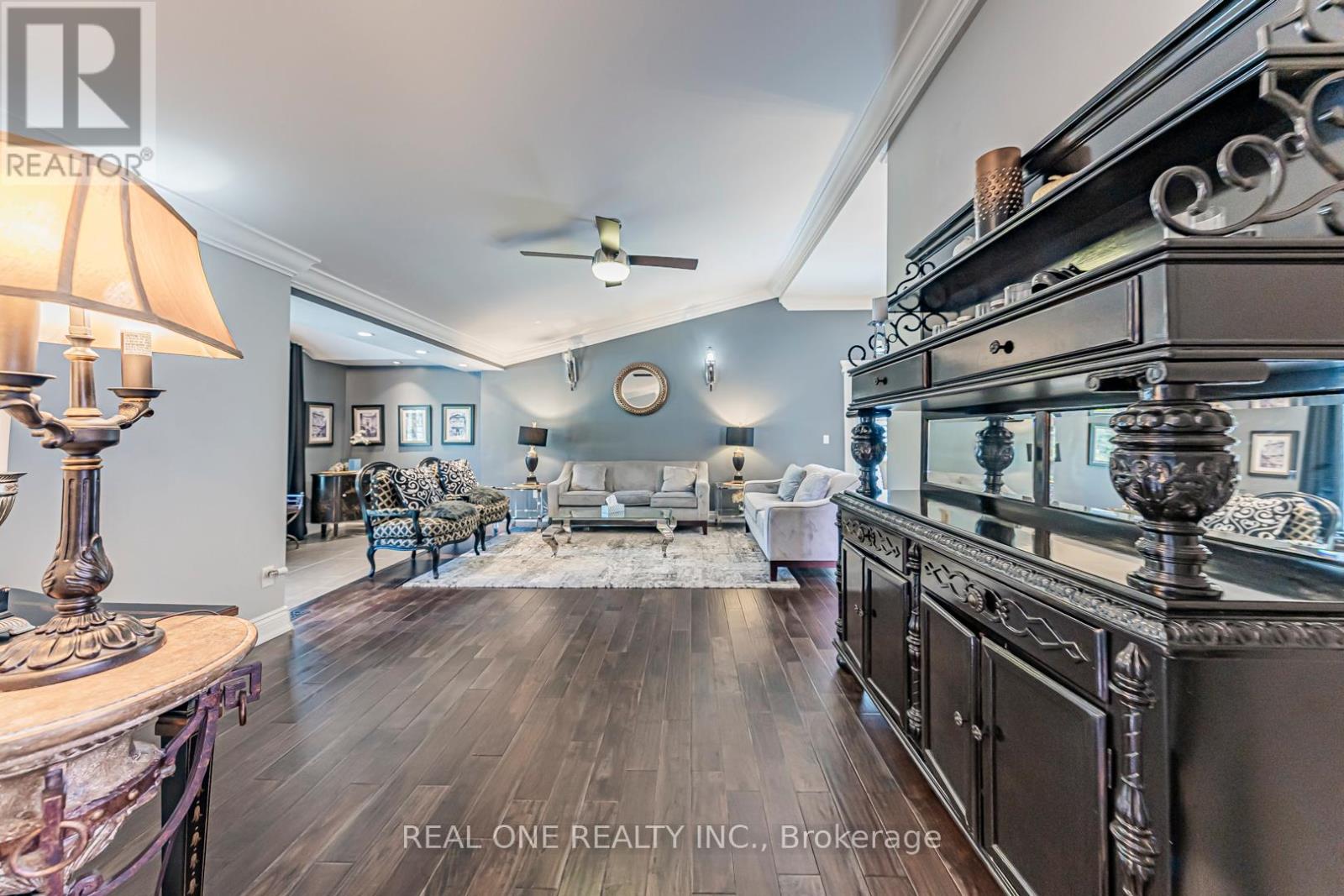 Photo 15 of 1 Manorpark Court S, Toronto ON