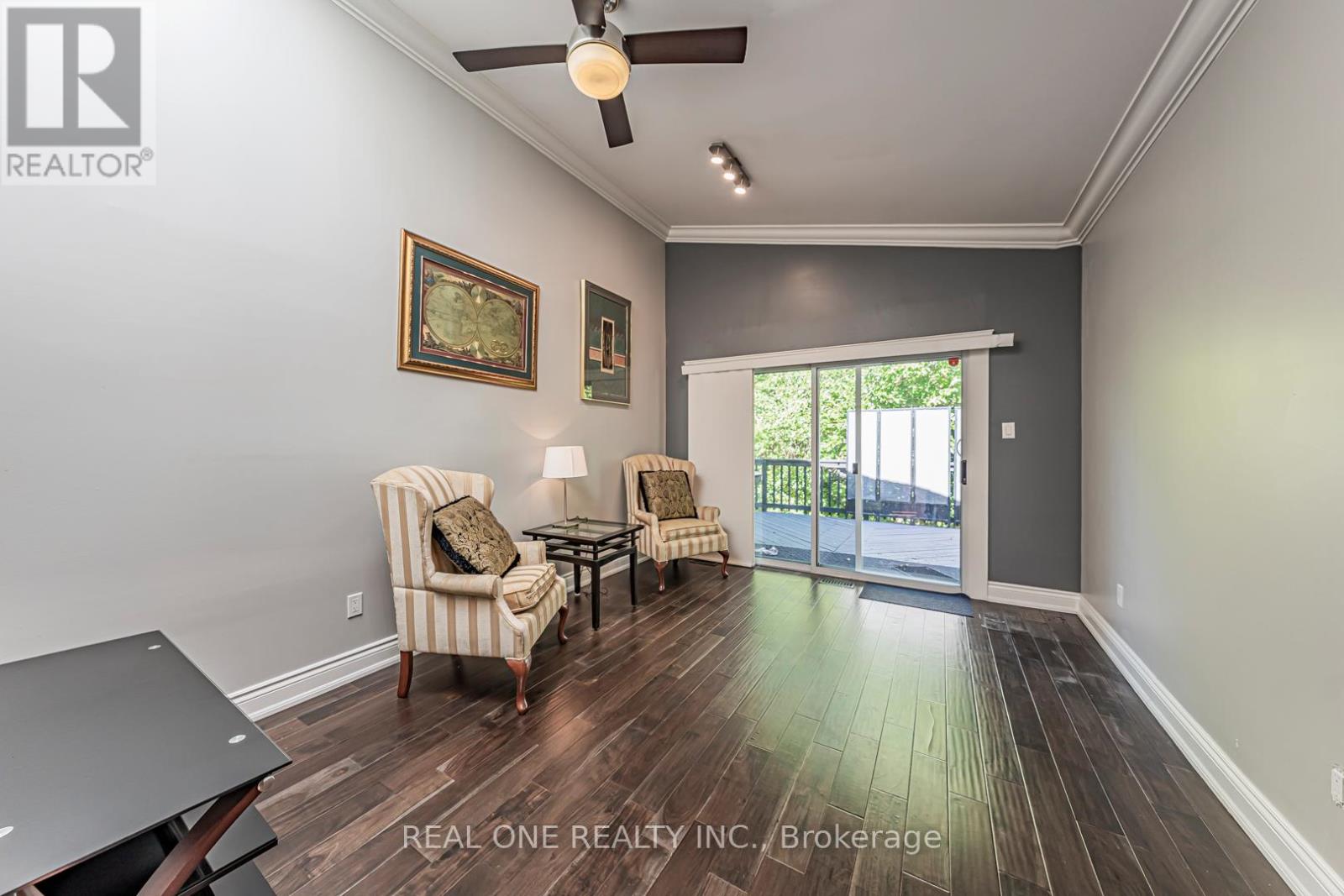 Photo 18 of 1 Manorpark Court S, Toronto ON