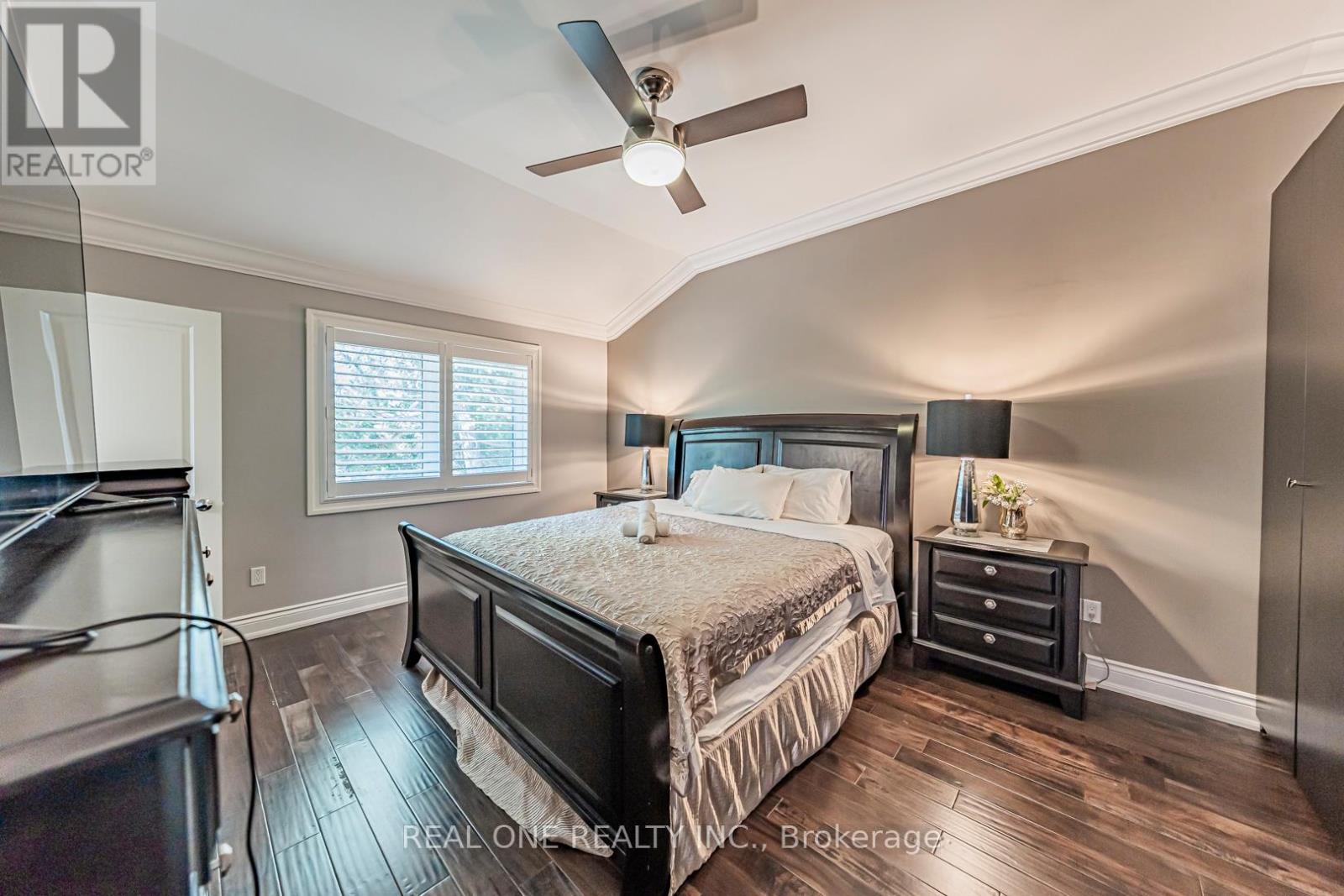 Photo 23 of 1 Manorpark Court S, Toronto ON