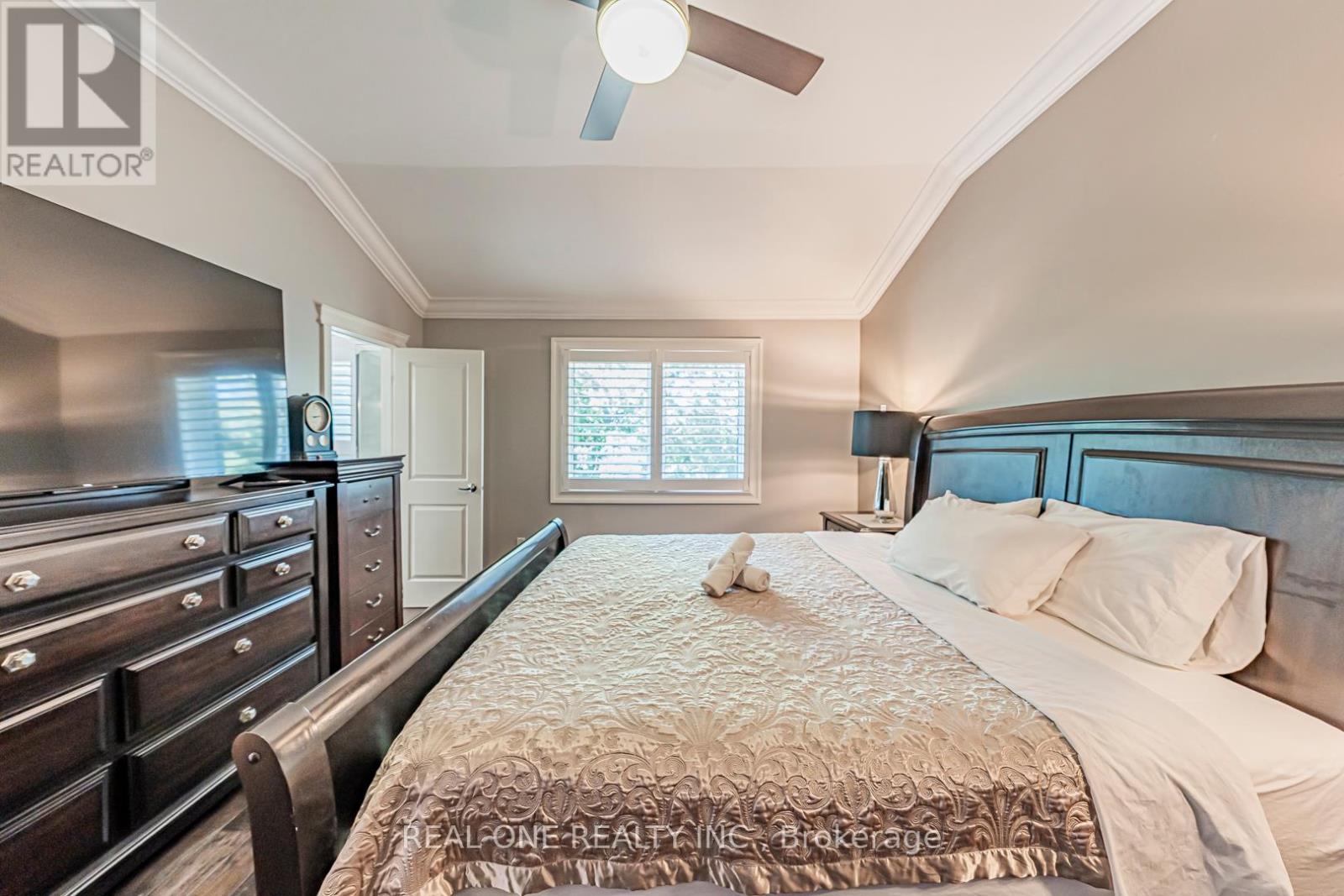 Photo 24 of 1 Manorpark Court S, Toronto ON