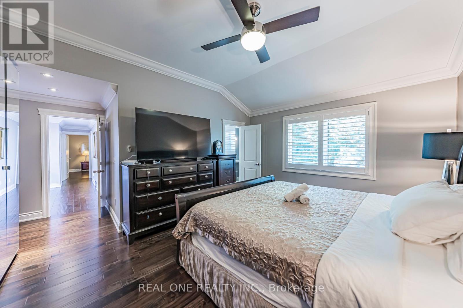 Photo 25 of 1 Manorpark Court S, Toronto ON