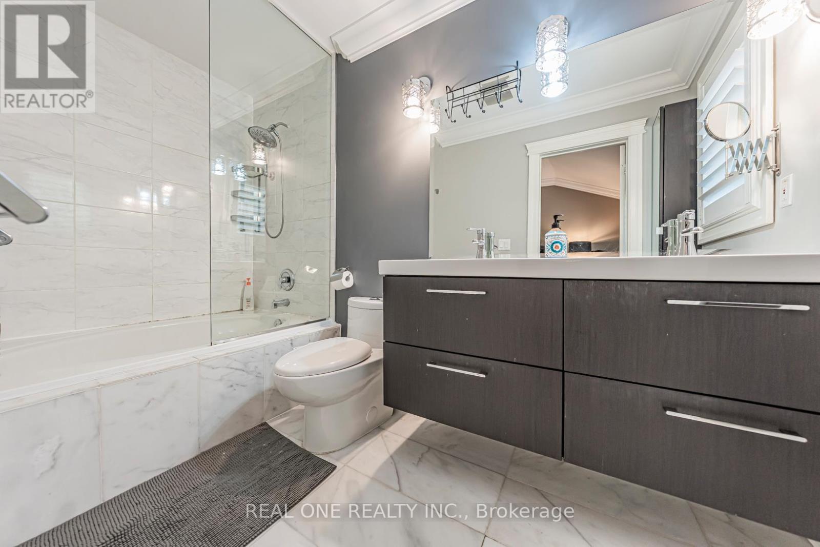 Photo 26 of 1 Manorpark Court S, Toronto ON