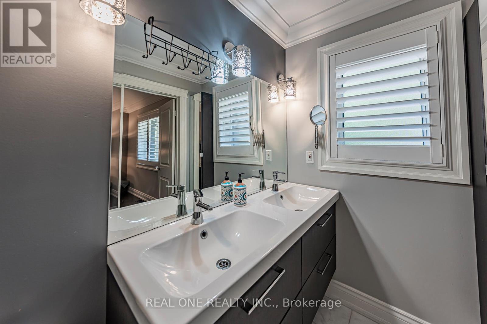 Photo 27 of 1 Manorpark Court S, Toronto ON