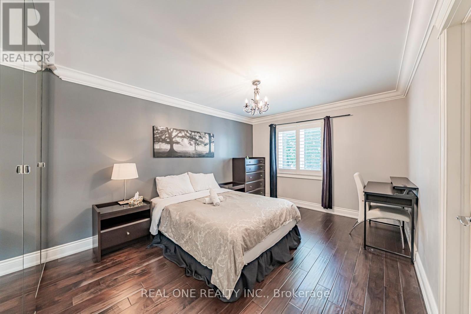 Photo 33 of 1 Manorpark Court S, Toronto ON