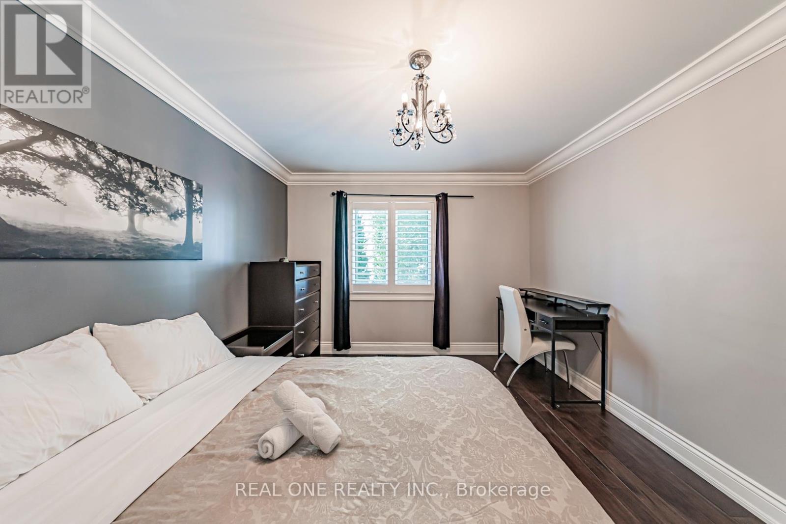 Photo 34 of 1 Manorpark Court S, Toronto ON