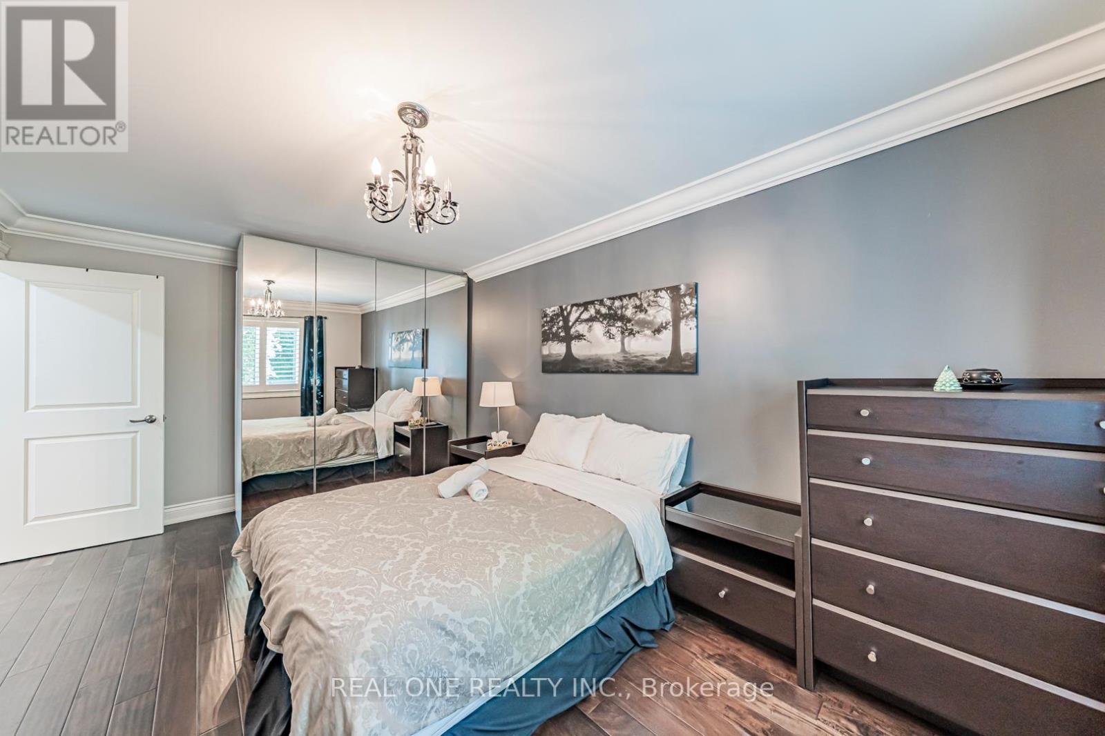 Photo 35 of 1 Manorpark Court S, Toronto ON
