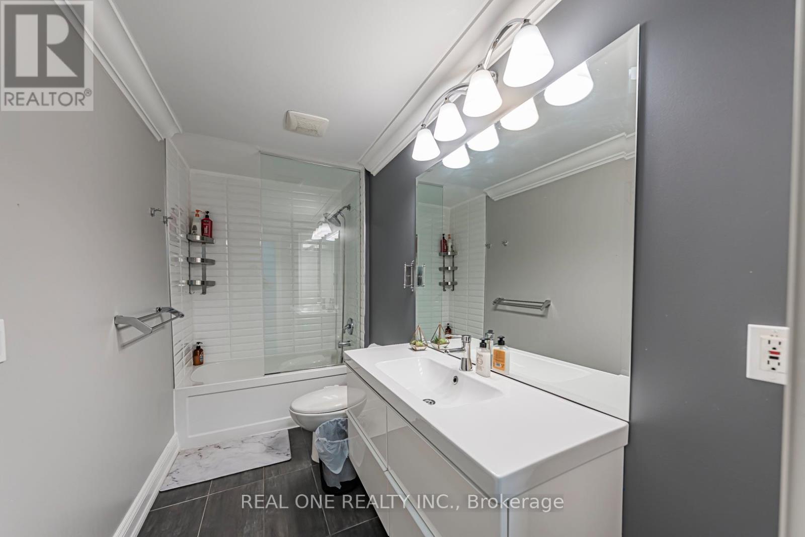 Photo 36 of 1 Manorpark Court S, Toronto ON