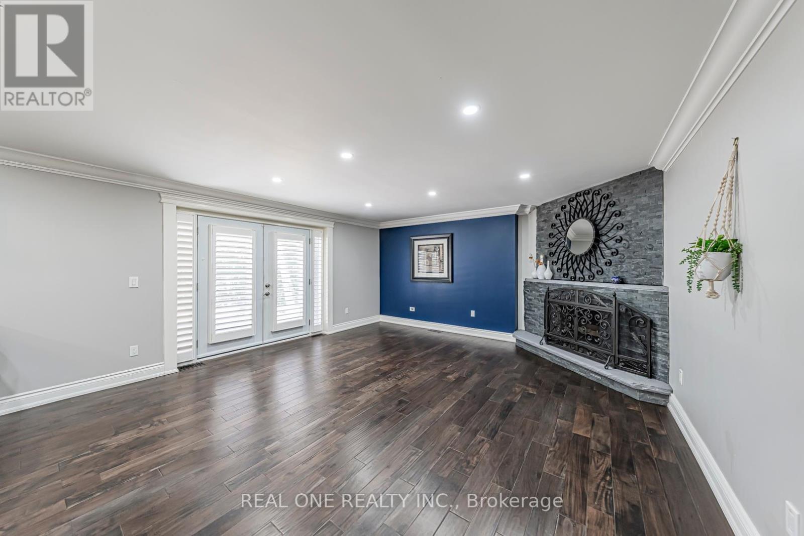Photo 37 of 1 Manorpark Court S, Toronto ON