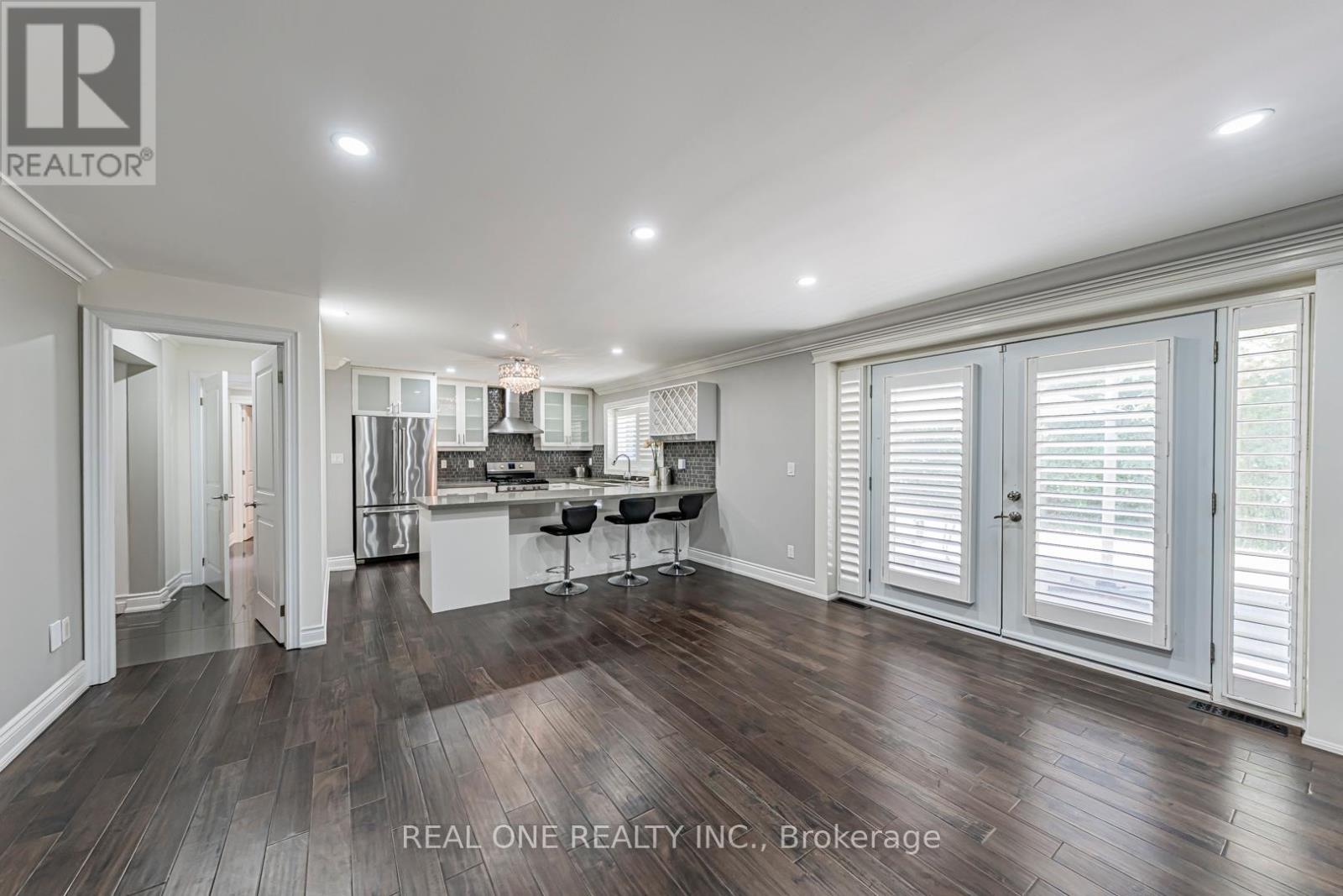Photo 38 of 1 Manorpark Court S, Toronto ON