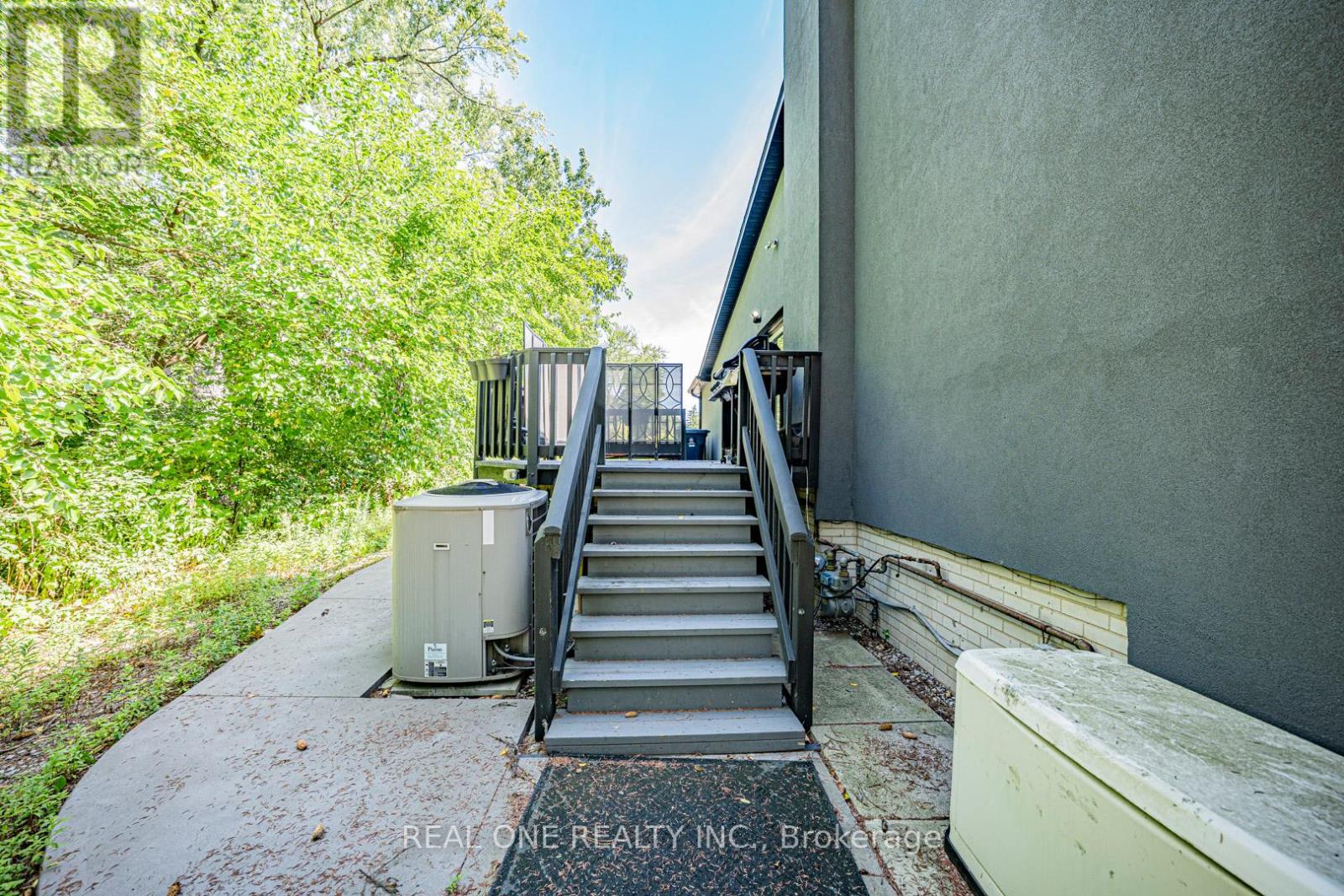 Photo 45 of 1 Manorpark Court S, Toronto ON