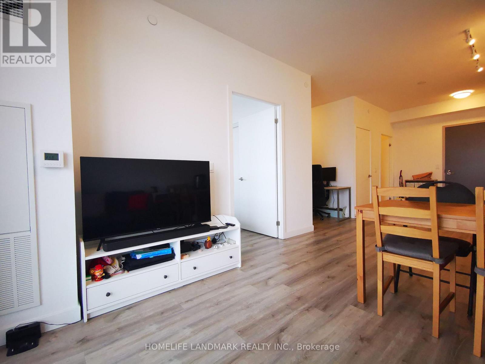 Photo 4 of 2103 38 Forest Manor Road, Toronto ON