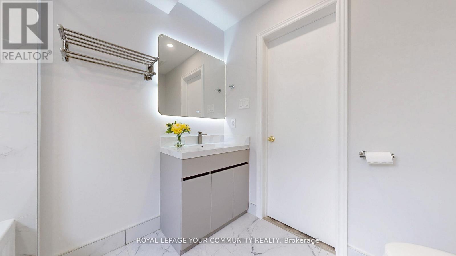 Photo 9 of 731 Glencairn Avenue, Toronto ON